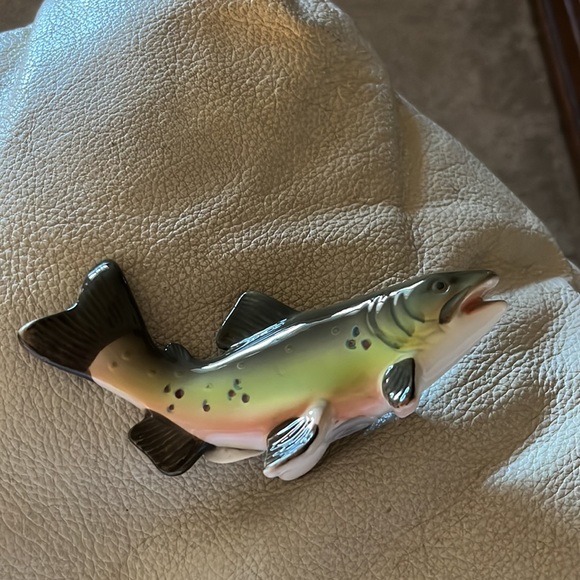 Five and Dime New in Box Vintage Salt and Pepper Collectibles Trout & Fly Reel - Picture 4 of 9